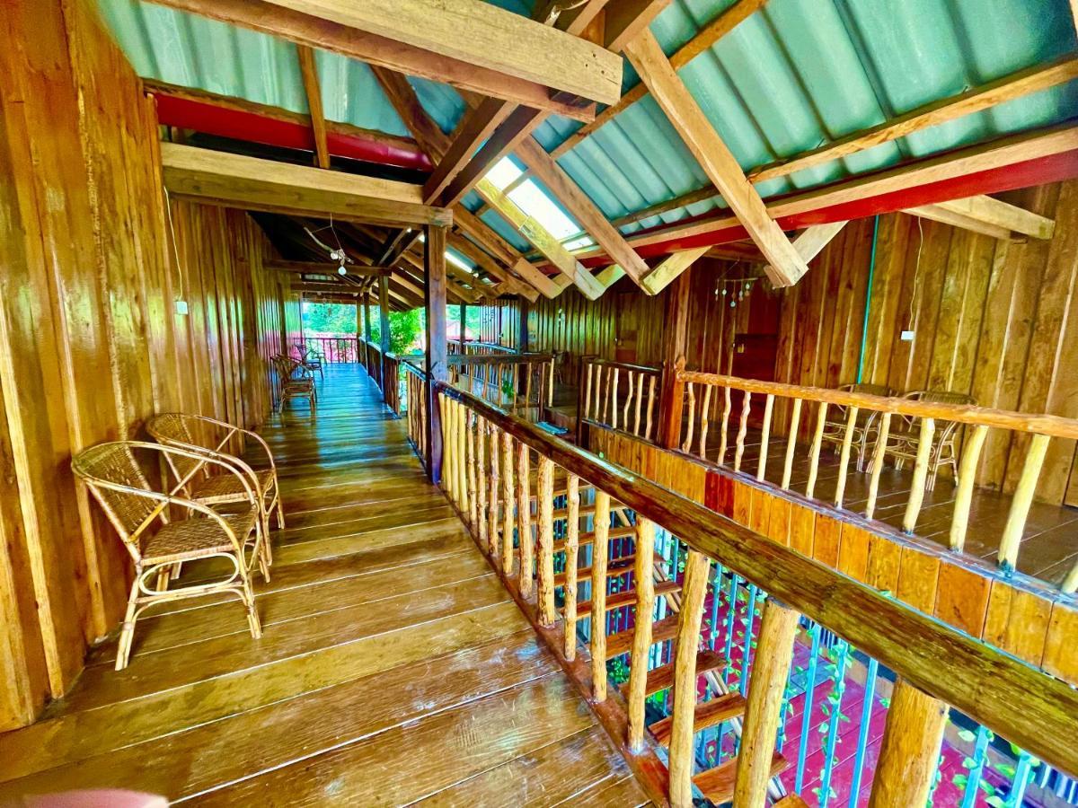 The Cliff Hostel, M'Pay Bay Koh Rong Sanloem Esterno foto